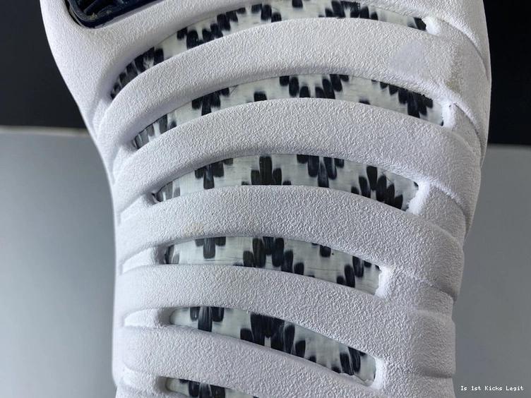 130690-404 12 Air Jordan 1015